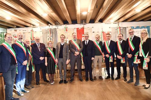 Fedriga e Roberti alla sottoscrizione della Comunità del Collio con tutti gli amministratori del territorio